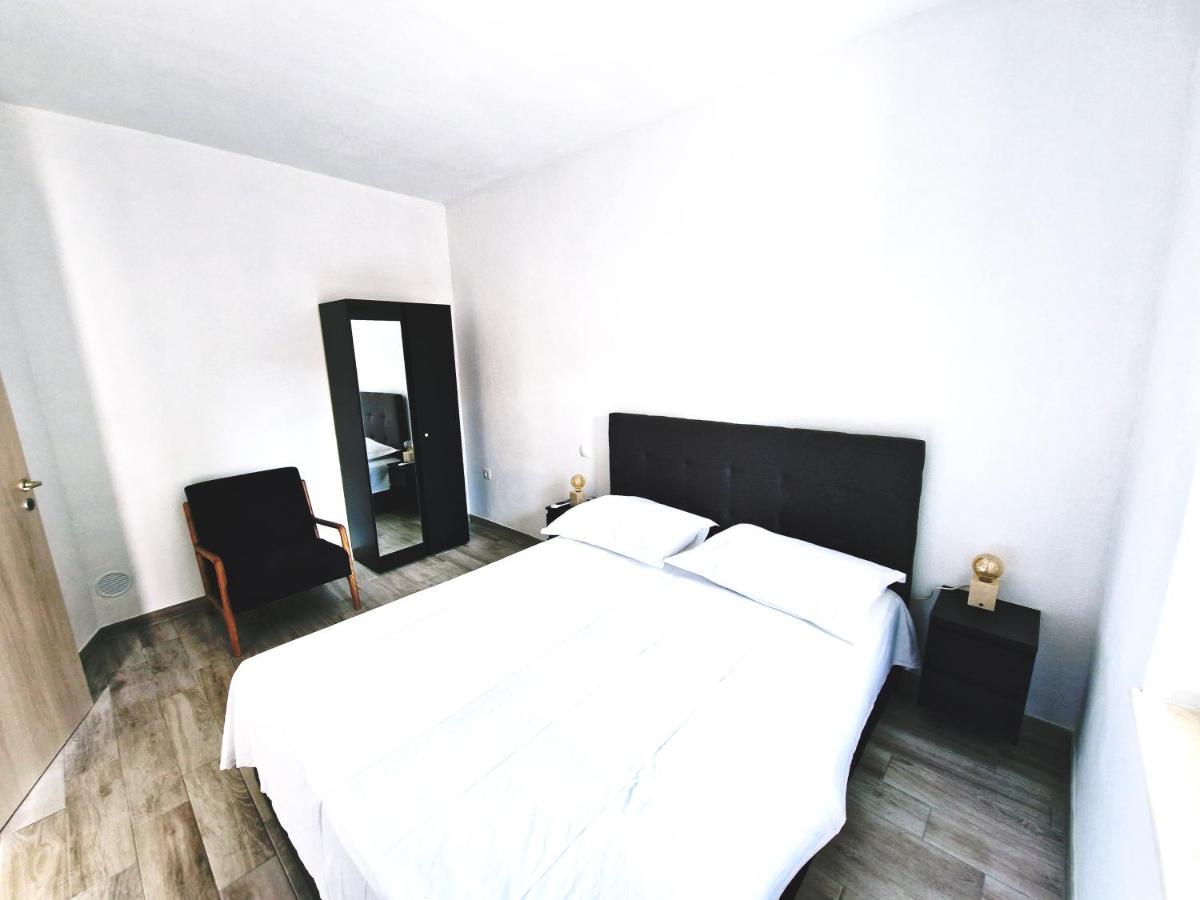Hotel Kuca Za Odmor Dobrila à Jelsa  Extérieur photo