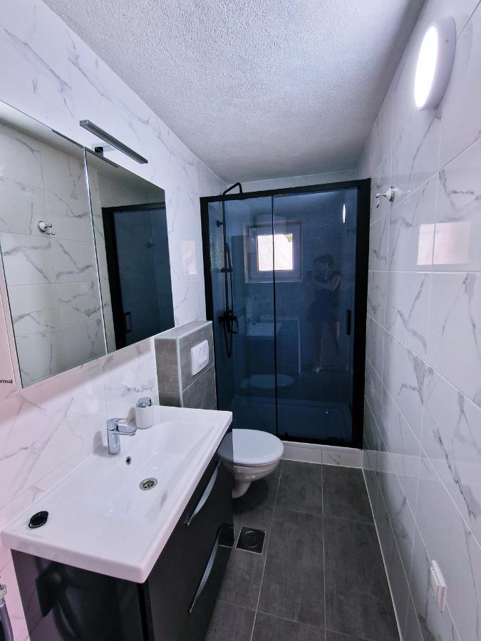 Hotel Kuca Za Odmor Dobrila à Jelsa  Extérieur photo