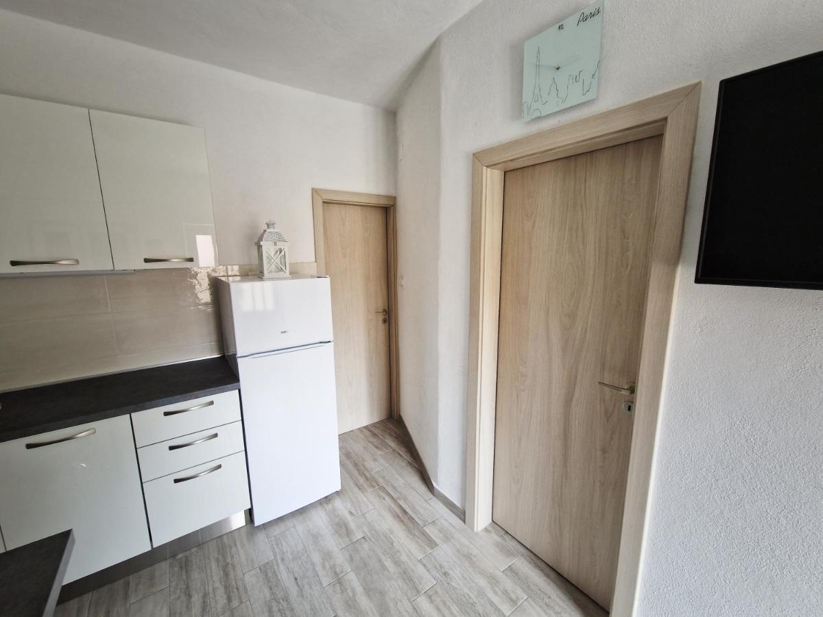 Hotel Kuca Za Odmor Dobrila à Jelsa  Extérieur photo