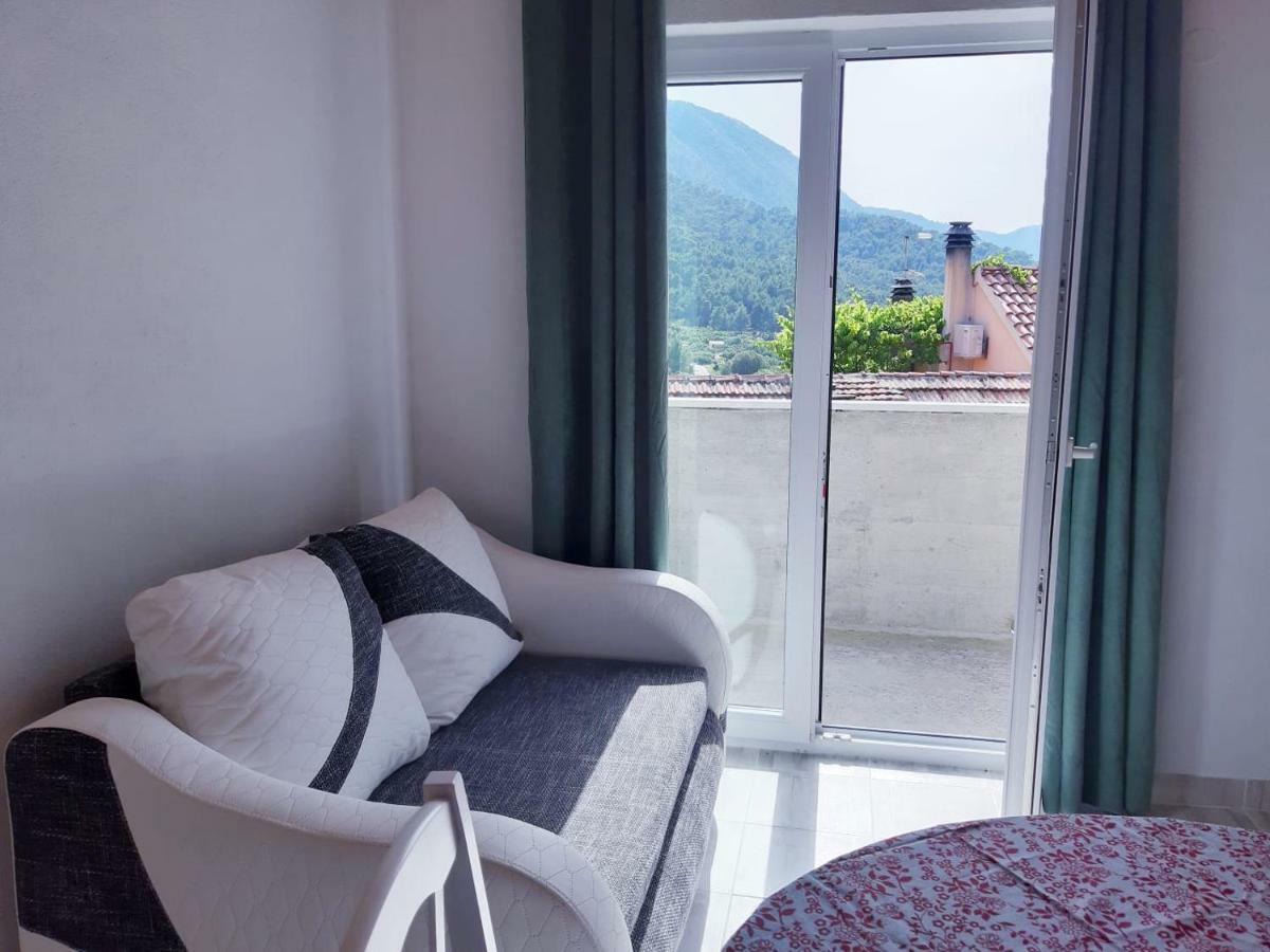 Hotel Kuca Za Odmor Dobrila à Jelsa  Extérieur photo