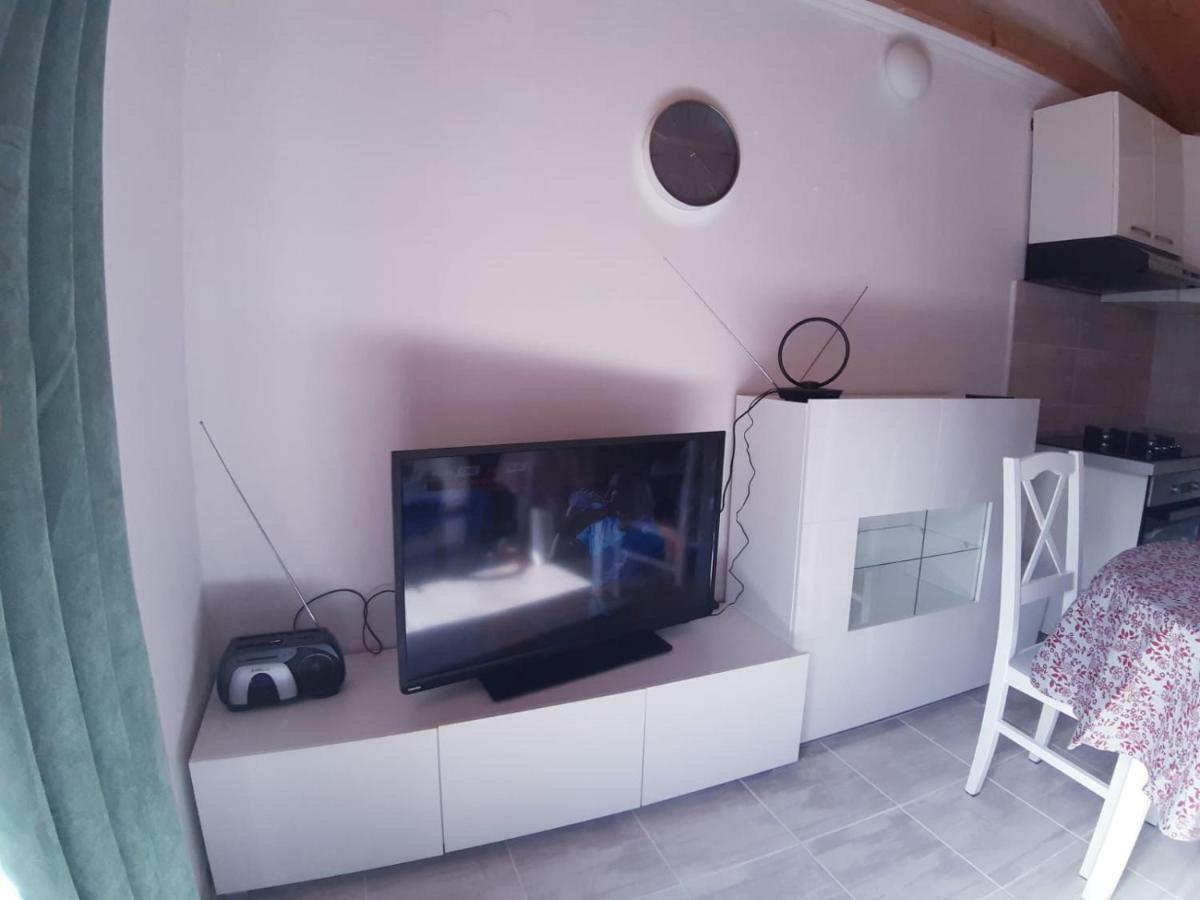 Hotel Kuca Za Odmor Dobrila à Jelsa  Extérieur photo