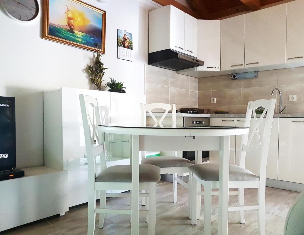 Hotel Kuca Za Odmor Dobrila à Jelsa  Extérieur photo